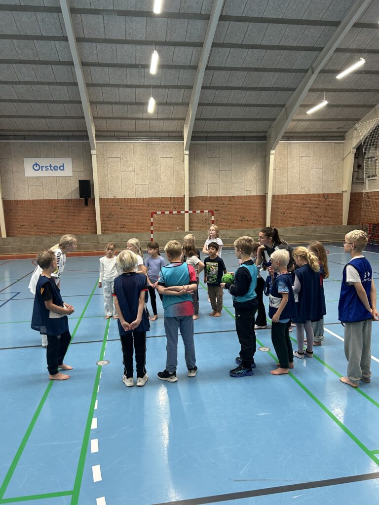 Håndboldkaravane for 1. og 2. klasserne på Fjordbakkeskolen